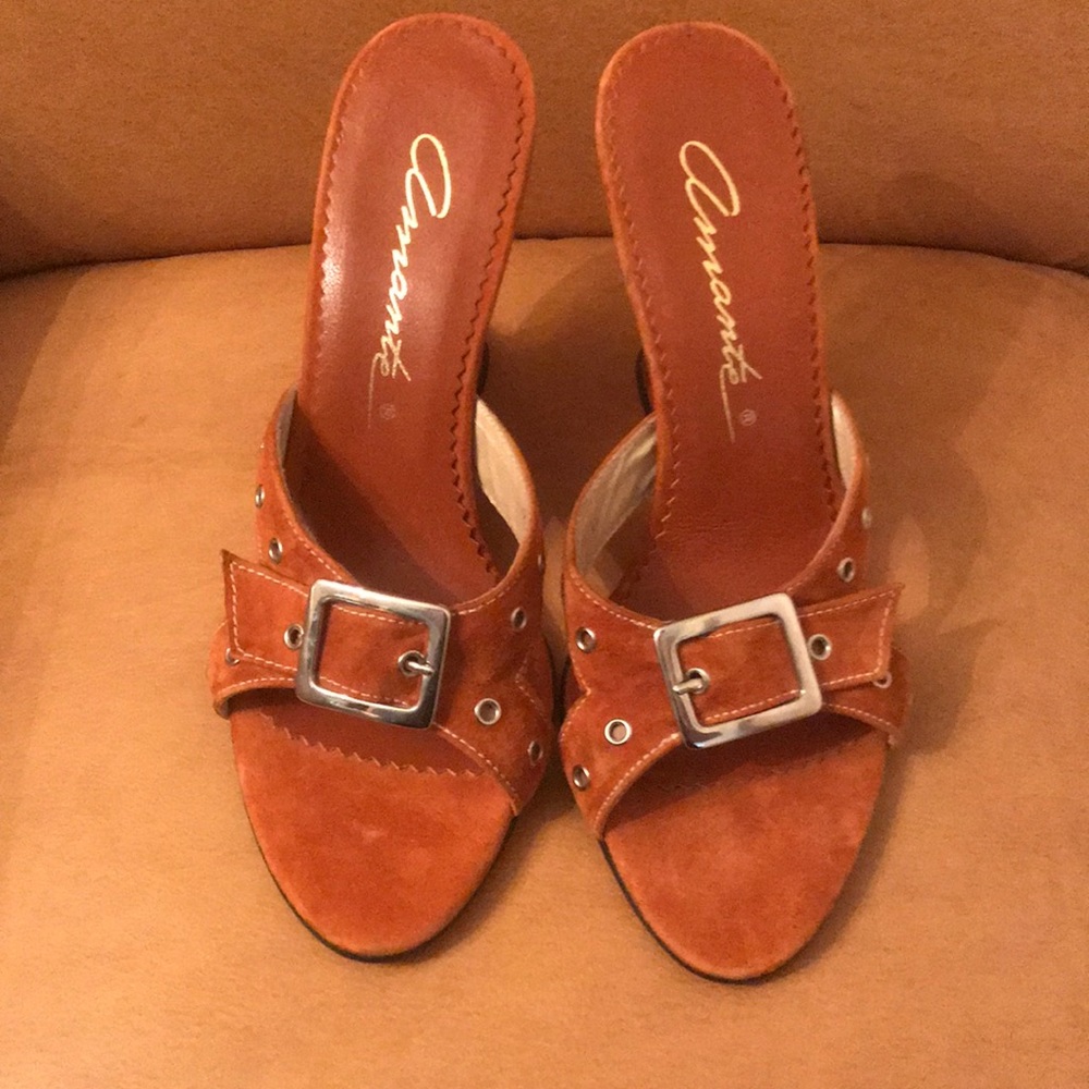 Authentic Amante suede buckle Sandle